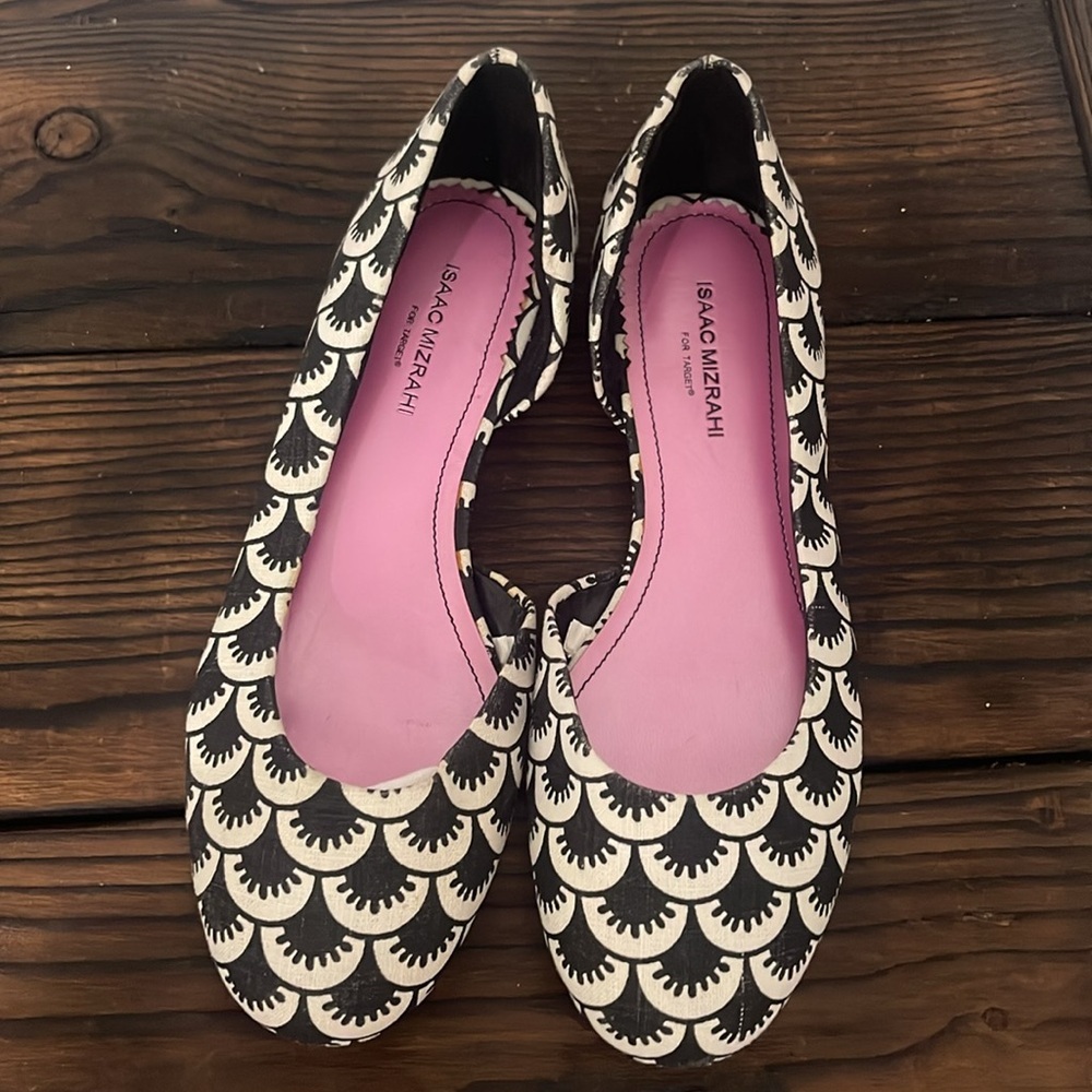 NWT Isaac Mizrahi Black and Cream Patterned Flats - image 6